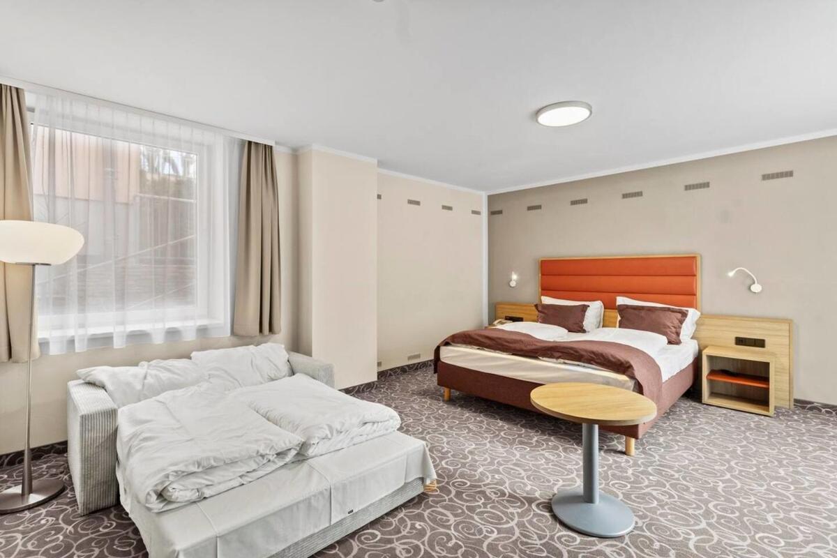 Hotel Schild I Vienna Forrest I On-Site Parking For 19,90 Eur Apartment Wien