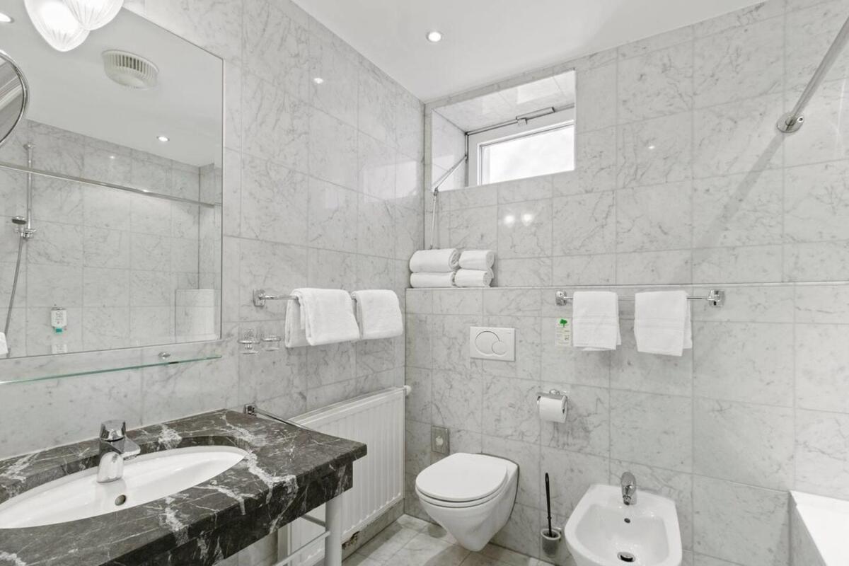 Hotel Schild I Vienna Forrest I On-Site Parking For 19,90 Eur *