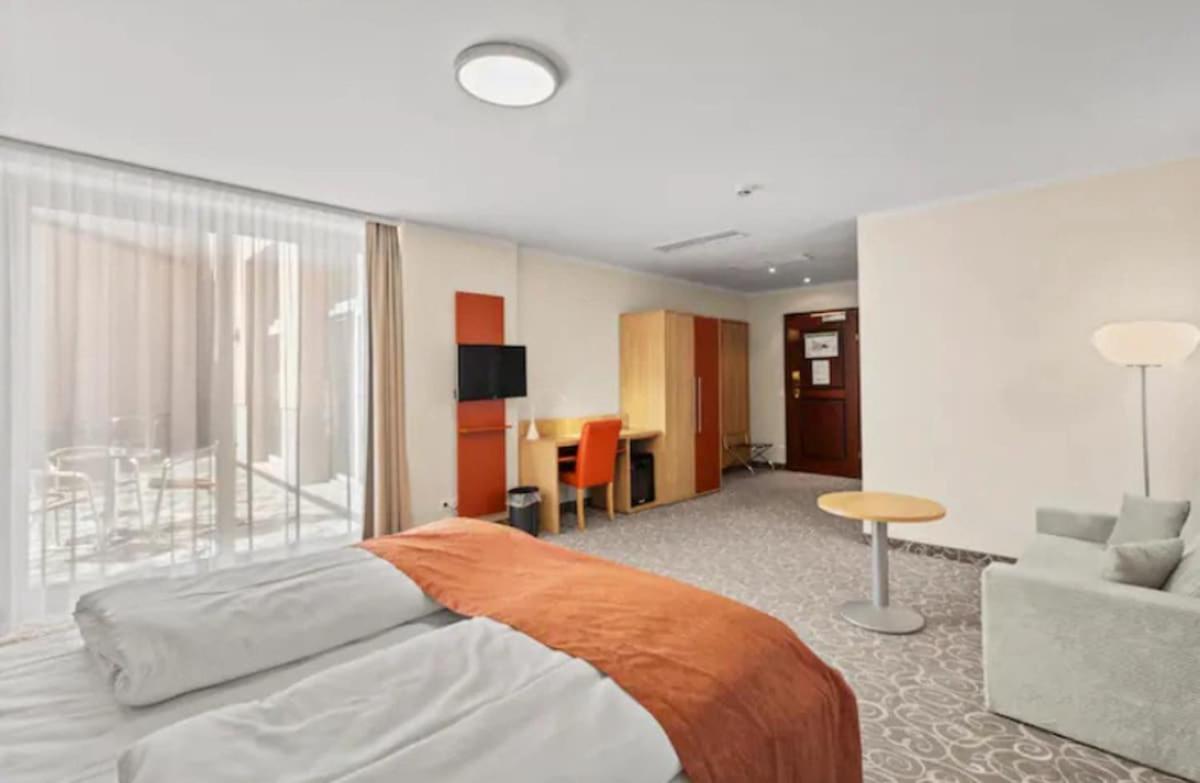 Apartment Hotel Schild I Vienna Forrest I On-Site Parking For 19,90 Eur *