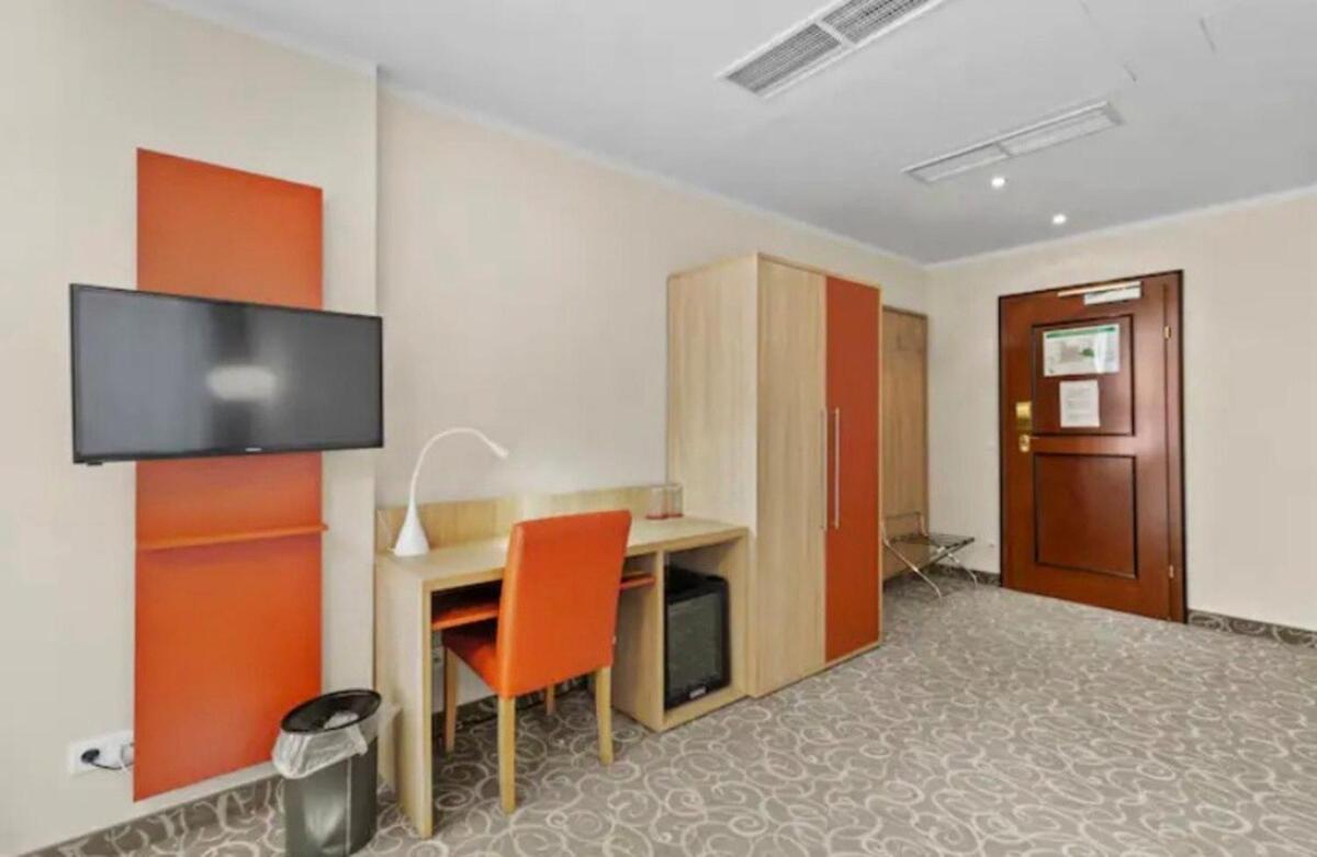 Hotel Schild I Vienna Forrest I On-Site Parking For 19,90 Eur *