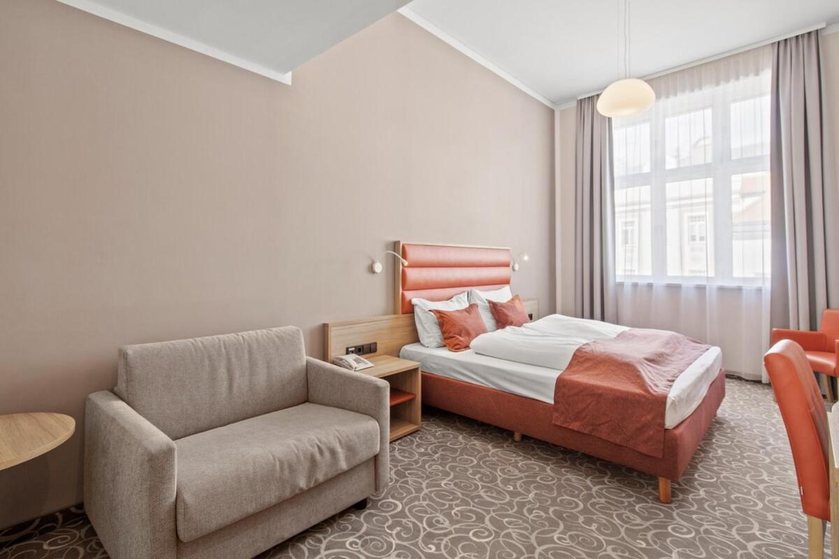Hotel Schild I Vienna Forrest I On-Site Parking For 19,90 Eur Apartment