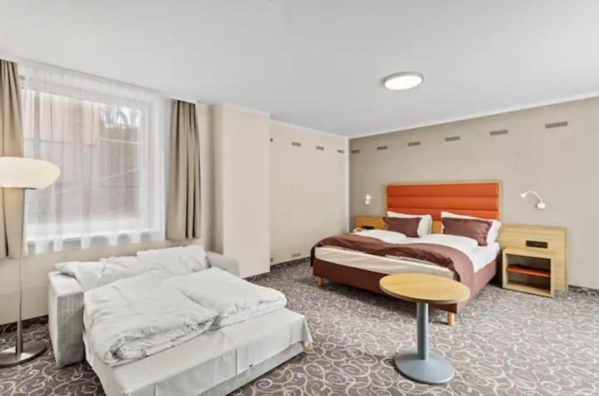 Apartment Hotel Schild I Vienna Forrest I On-Site Parking For 19,90 Eur