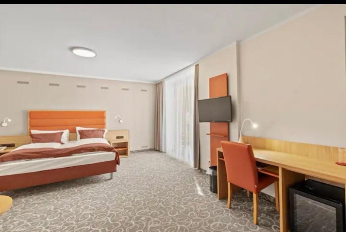 Hotel Schild I Vienna Forrest I On-Site Parking For 19,90 Eur Apartment *