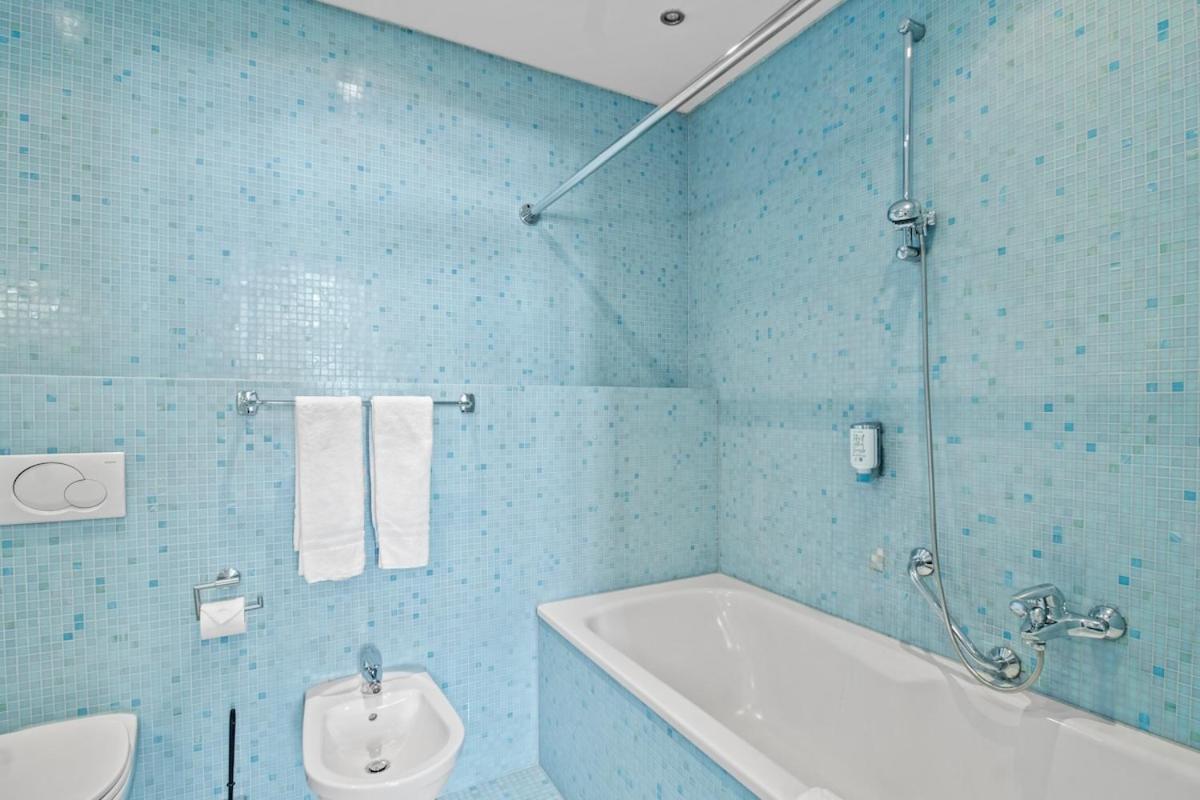 Apartment Hotel Schild I Vienna Forrest I On-Site Parking For 19,90 Eur *