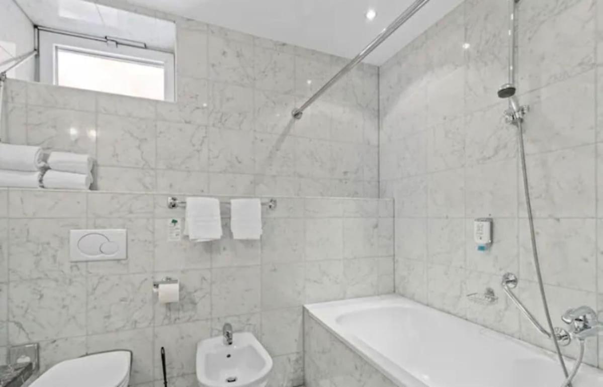 Hotel Schild I Vienna Forrest I On-Site Parking For 19,90 Eur Apartment Wien