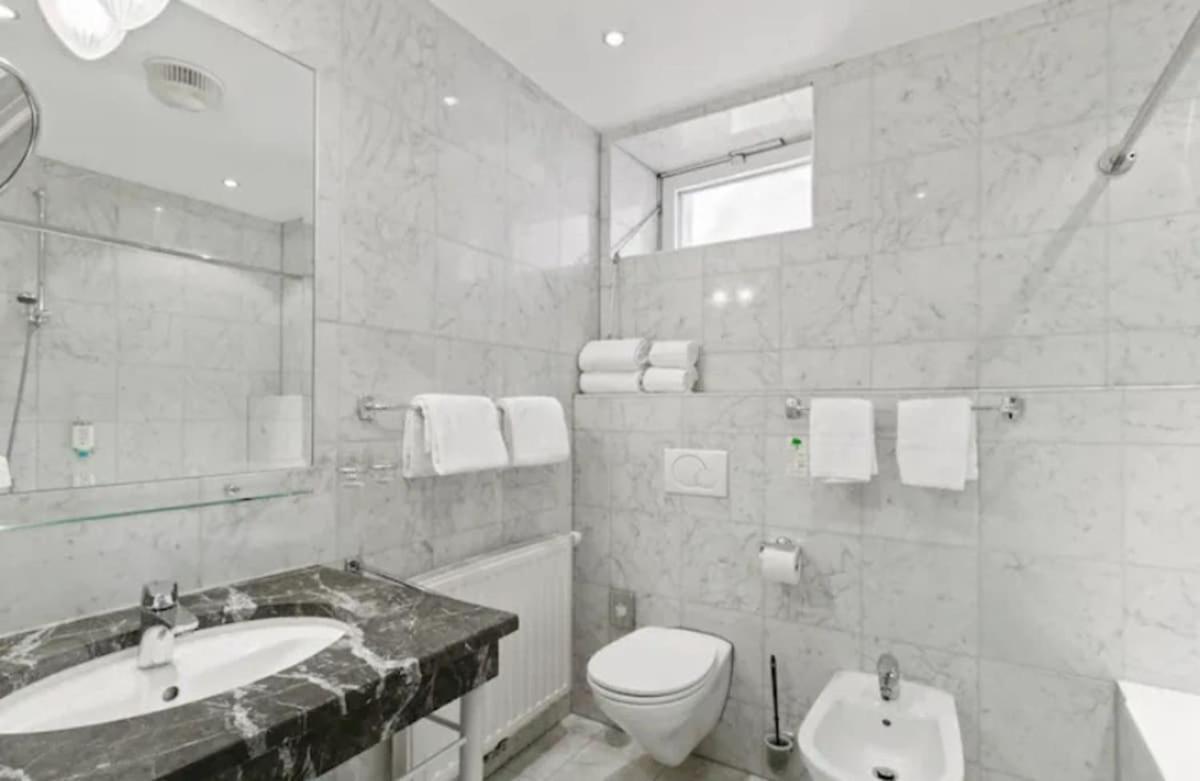 Hotel Schild I Vienna Forrest I On-Site Parking For 19,90 Eur Apartment Wien