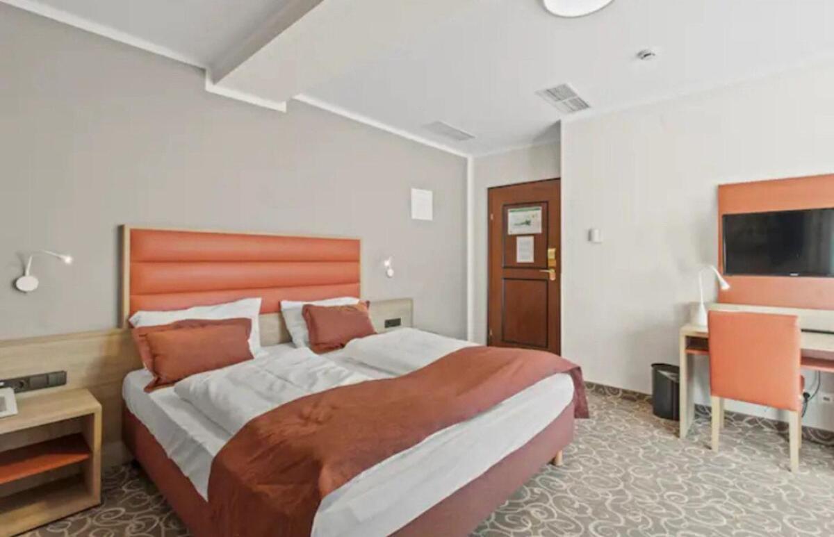 Hotel Schild I Vienna Forrest I On-Site Parking For 19,90 Eur