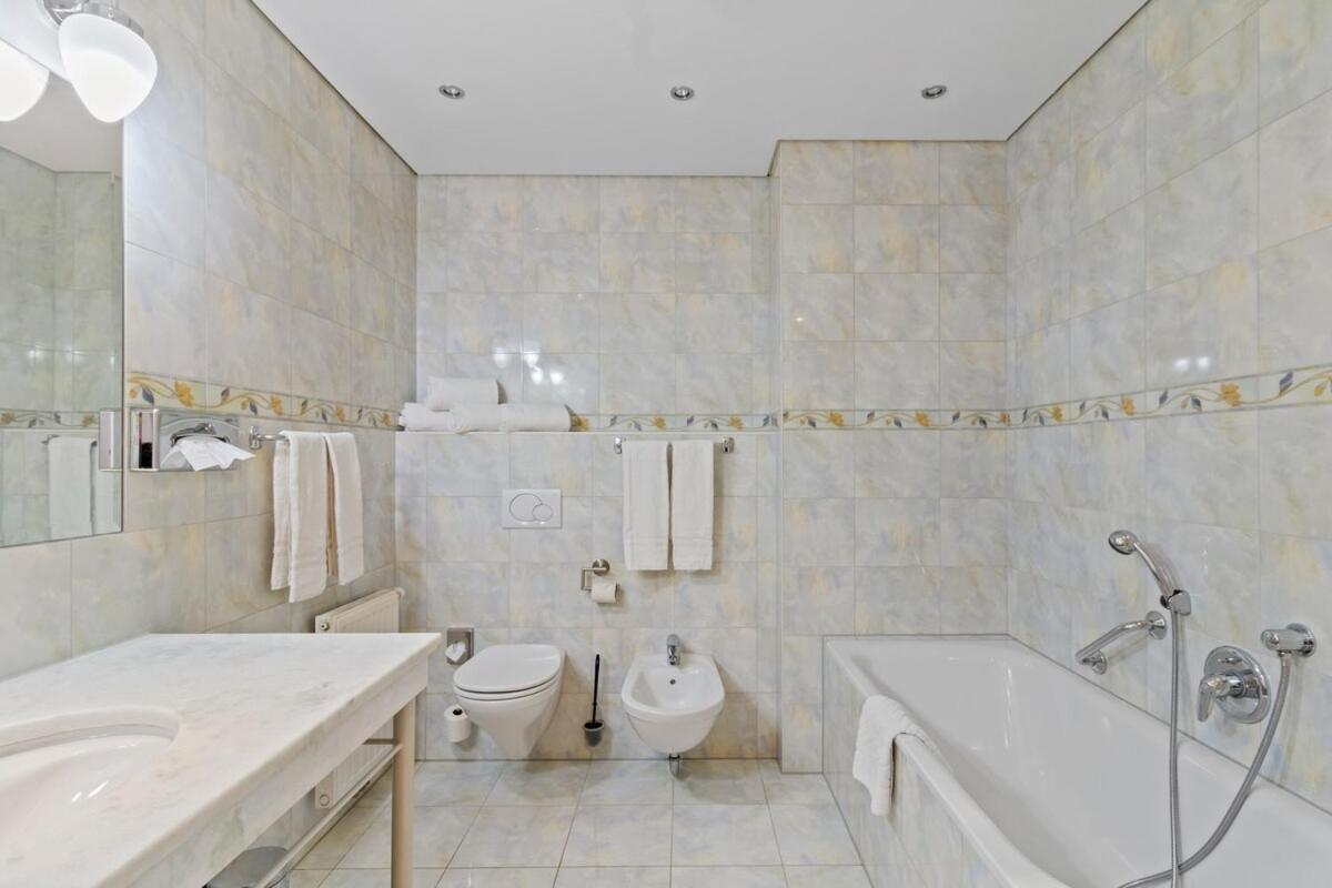 Hotel Schild I Vienna Forrest I On-Site Parking For 19,90 Eur Apartment