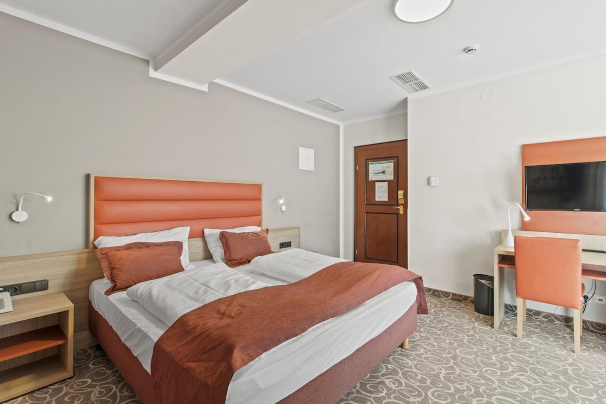 Hotel Schild I Vienna Forrest I On-Site Parking For 19,90 Eur Apartment Wien
