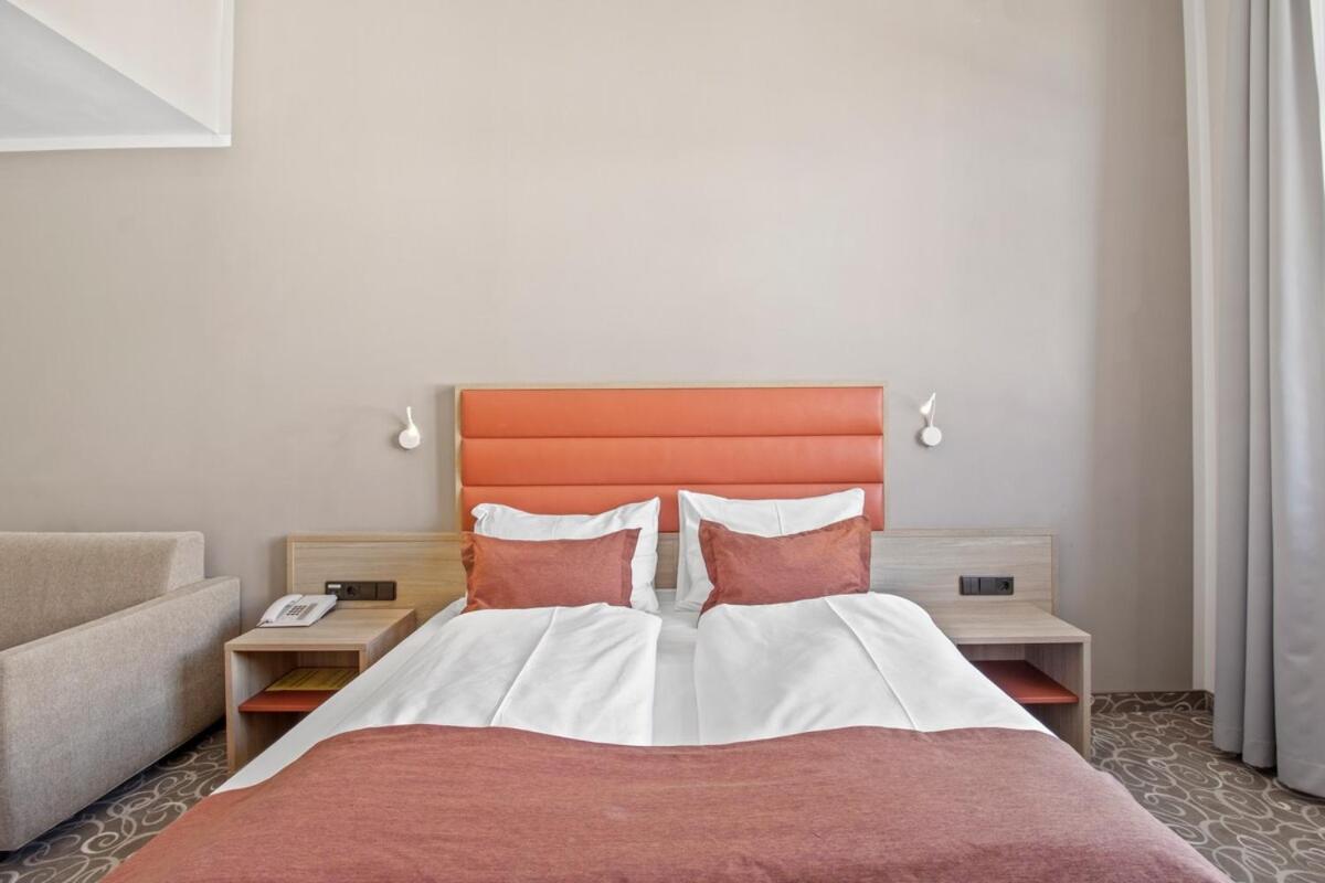 Hotel Schild I Vienna Forrest I On-Site Parking For 19,90 Eur