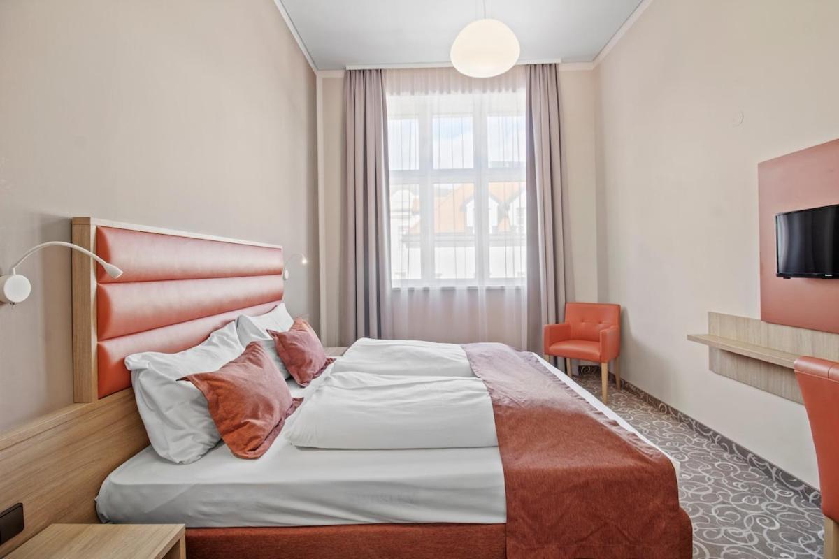 Hotel Schild I Vienna Forrest I On-Site Parking For 19,90 Eur Apartment