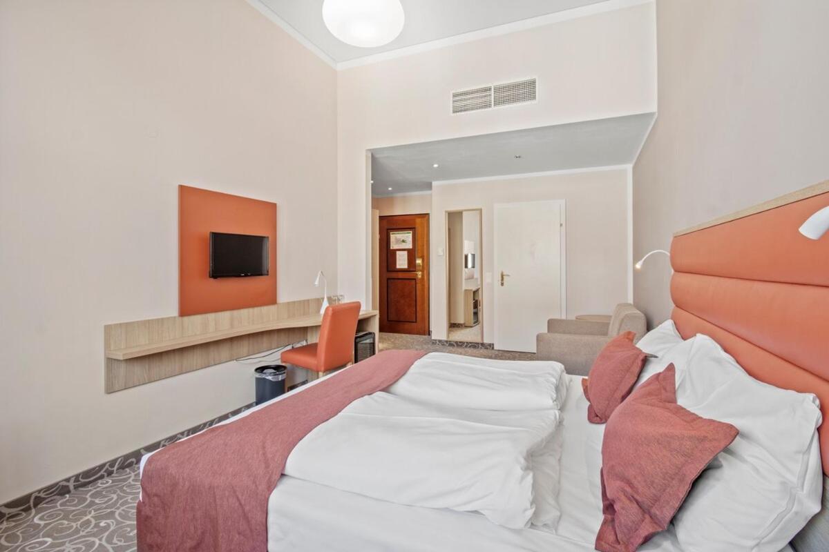 Apartment Hotel Schild I Vienna Forrest I On-Site Parking For 19,90 Eur