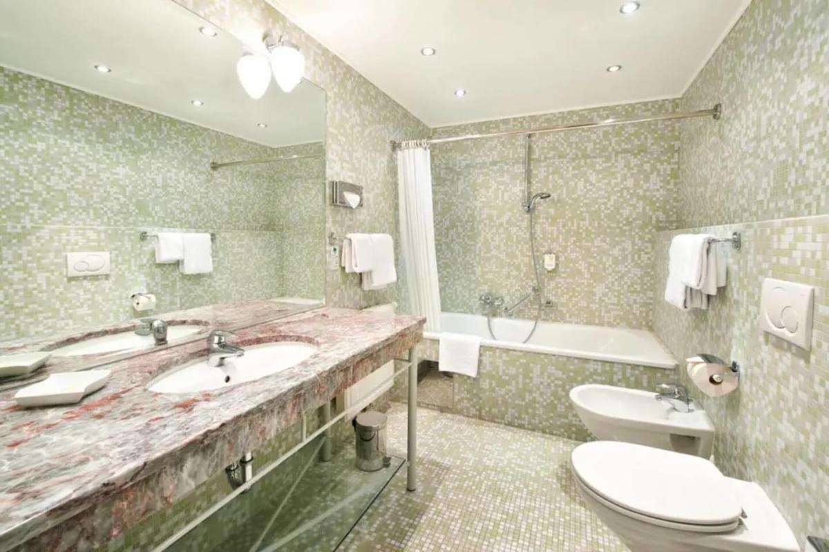 Apartment Hotel Schild I Vienna Forrest I On-Site Parking For 19,90 Eur *