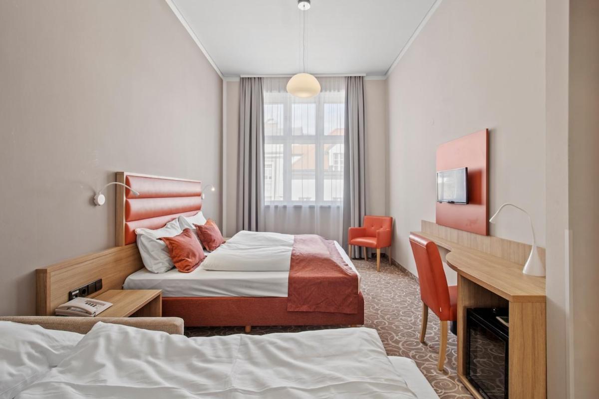 Apartment Hotel Schild I Vienna Forrest I On-Site Parking For 19,90 Eur *