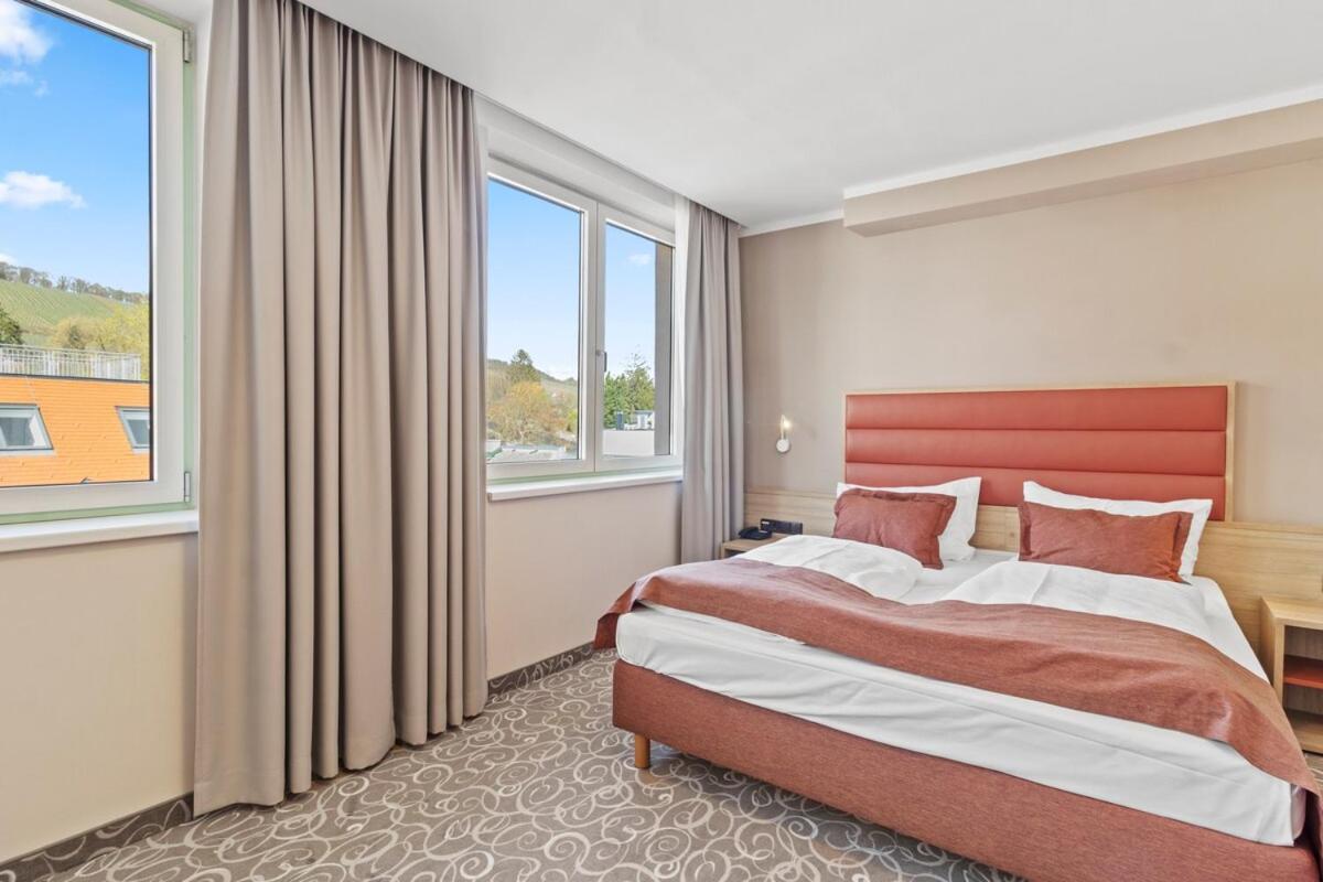 Apartment Hotel Schild I Vienna Forrest I On-Site Parking For 19,90 Eur *