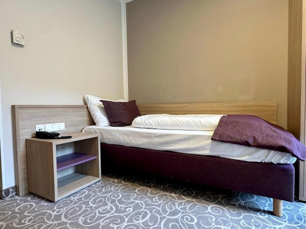 Hotel Schild I Vienna Forrest I On-Site Parking For 19,90 Eur Apartment Wien