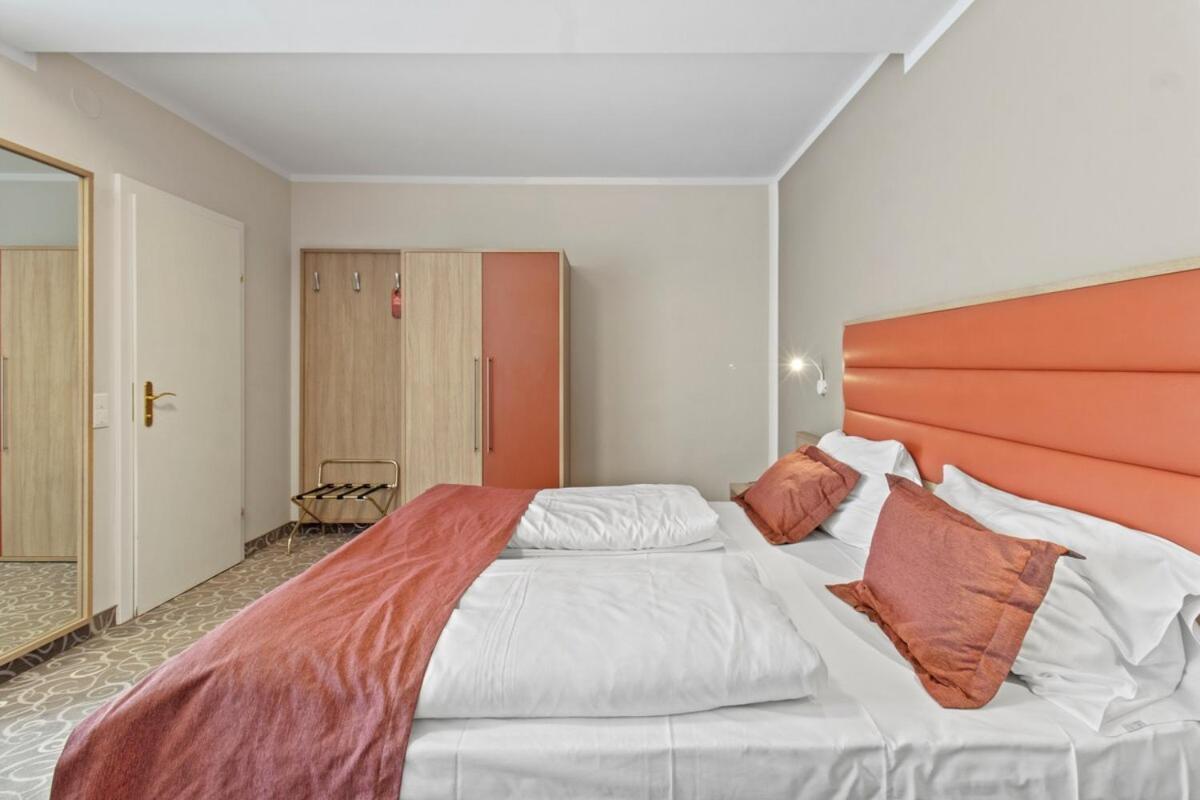 Hotel Schild I Vienna Forrest I On-Site Parking For 19,90 Eur *