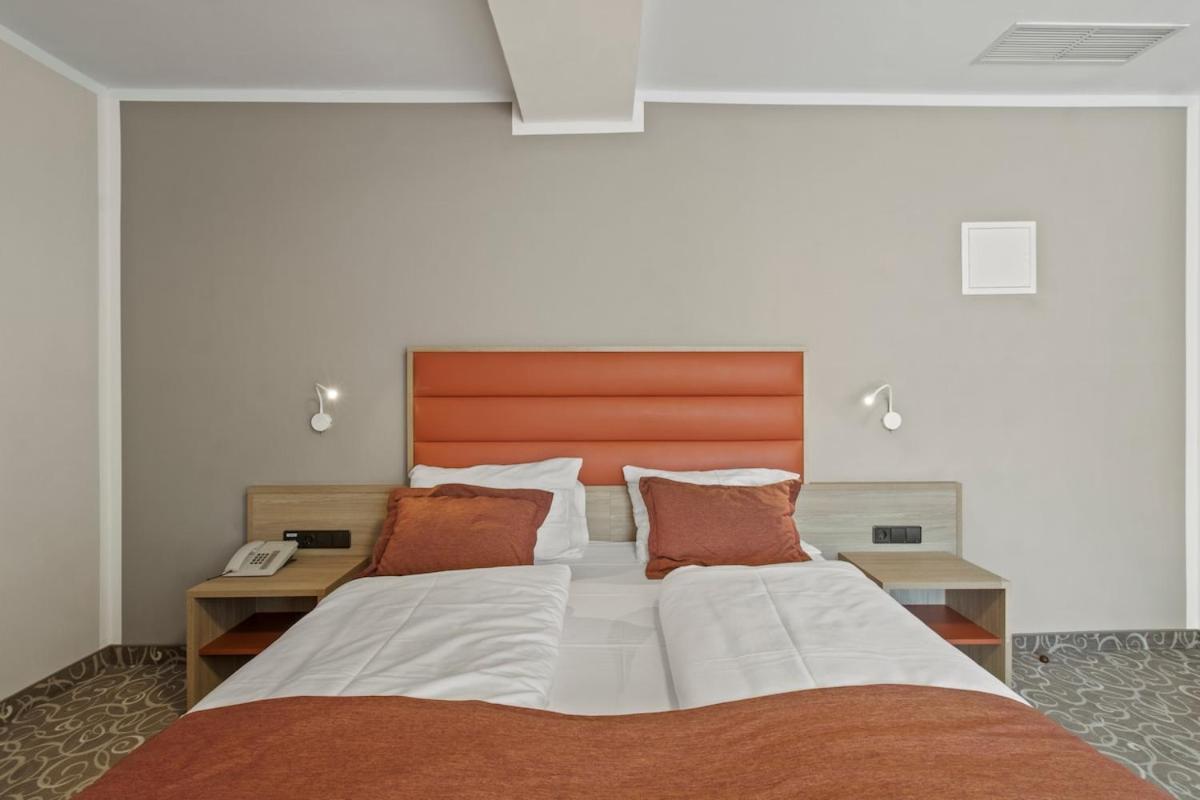 Hotel Schild I Vienna Forrest I On-Site Parking For 19,90 Eur
