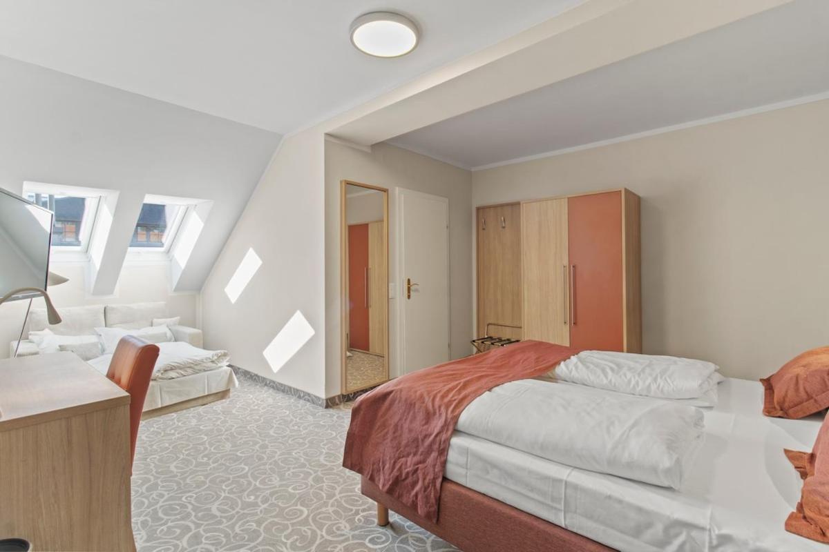 Hotel Schild I Vienna Forrest I On-Site Parking For 19,90 Eur Apartment *