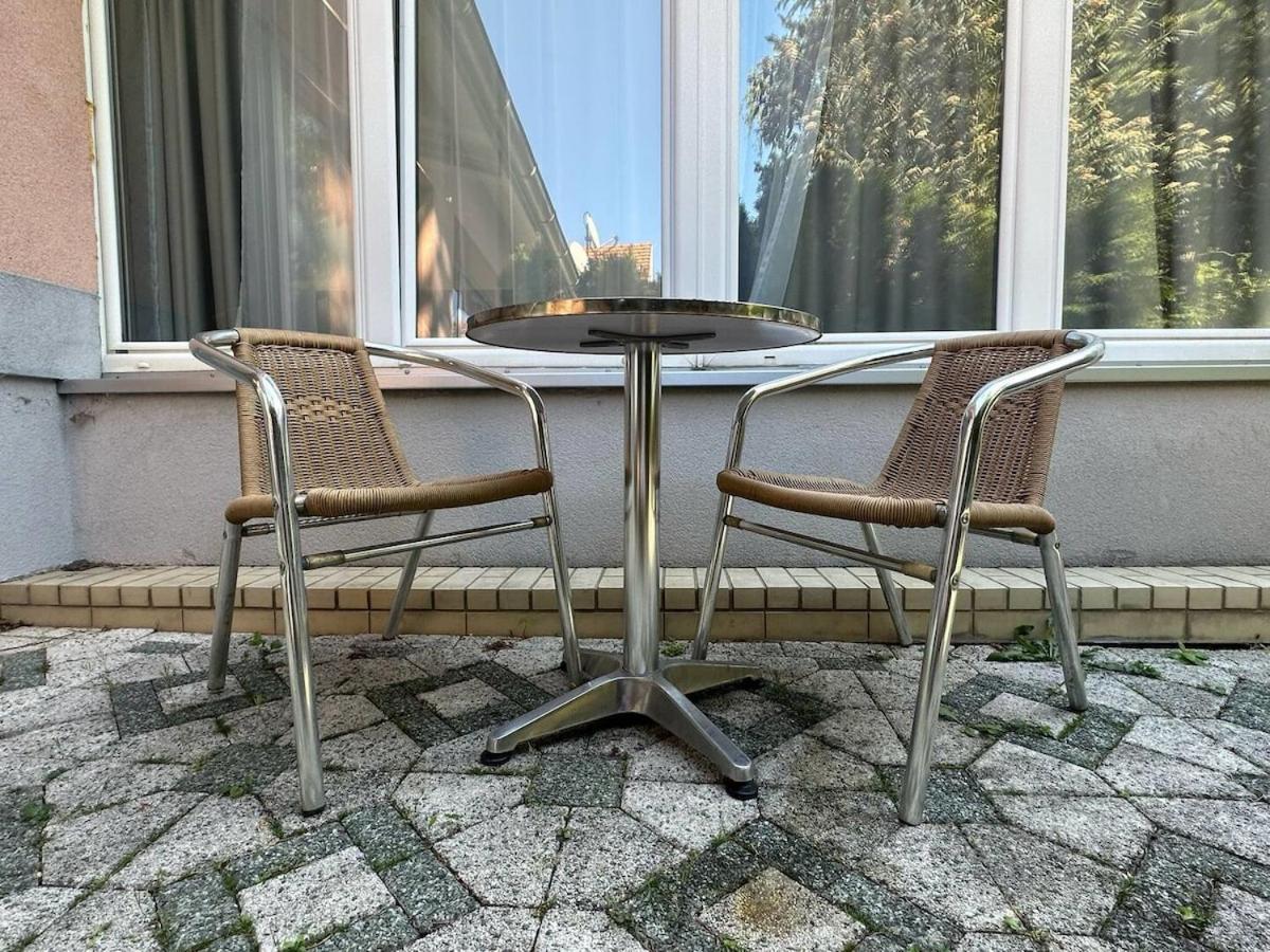 Hotel Schild I Vienna Forrest I On-Site Parking For 19,90 Eur Apartment