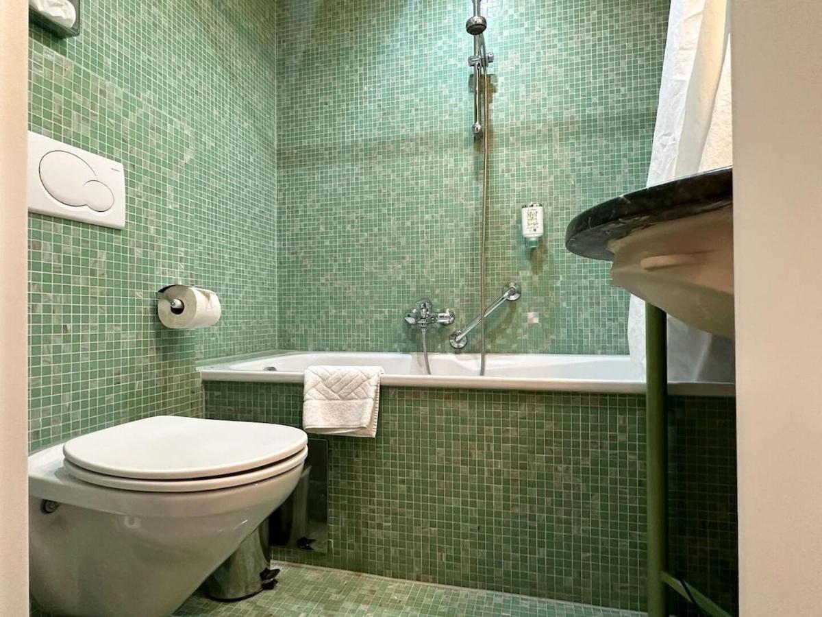 Hotel Schild I Vienna Forrest I On-Site Parking For 19,90 Eur