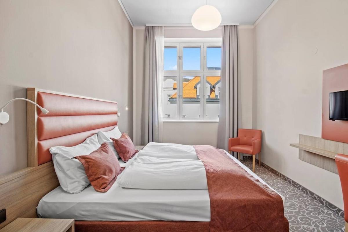 Apartment Hotel Schild I Vienna Forrest I On-Site Parking For 19,90 Eur