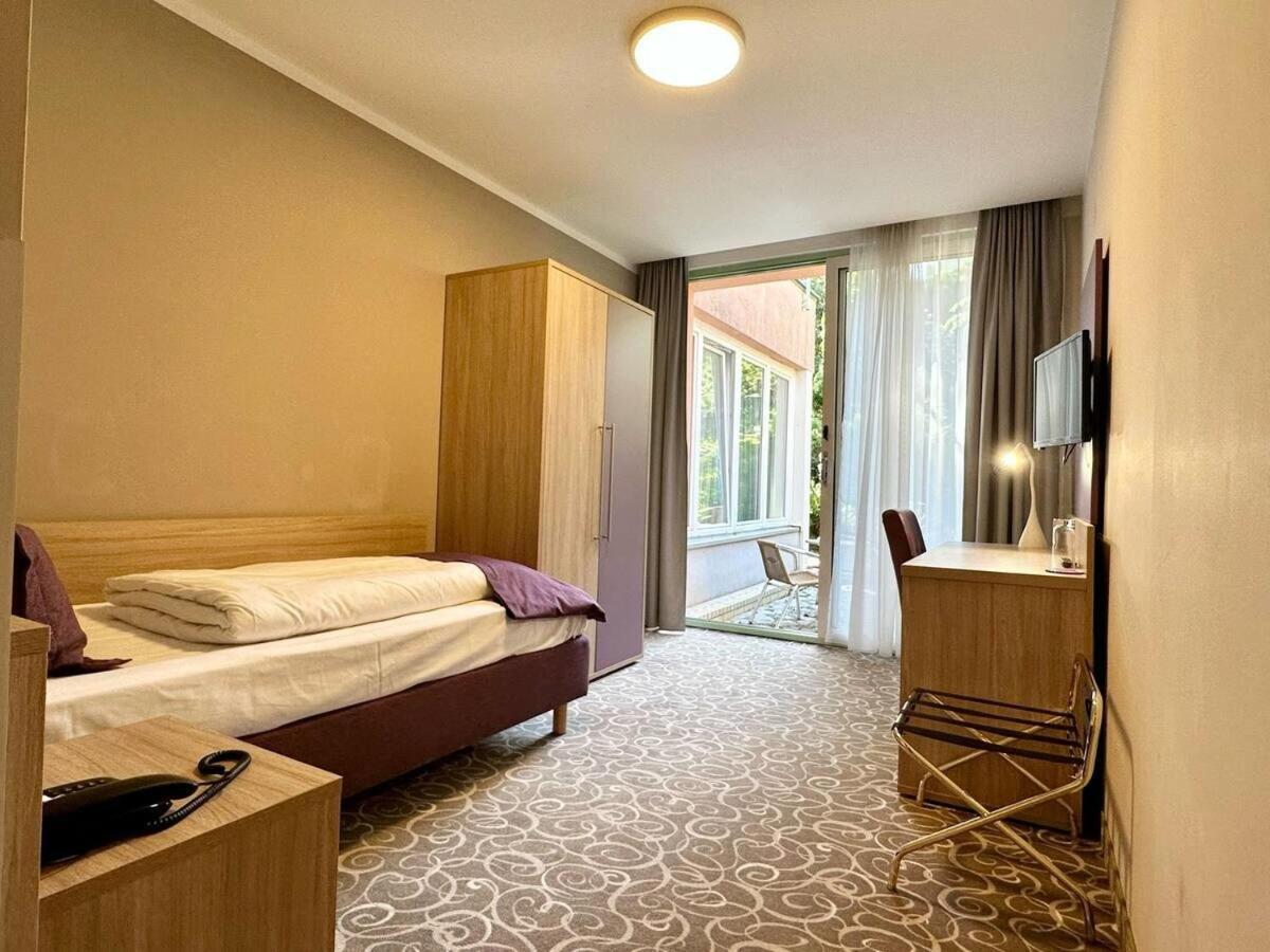 Hotel Schild I Vienna Forrest I On-Site Parking For 19,90 Eur