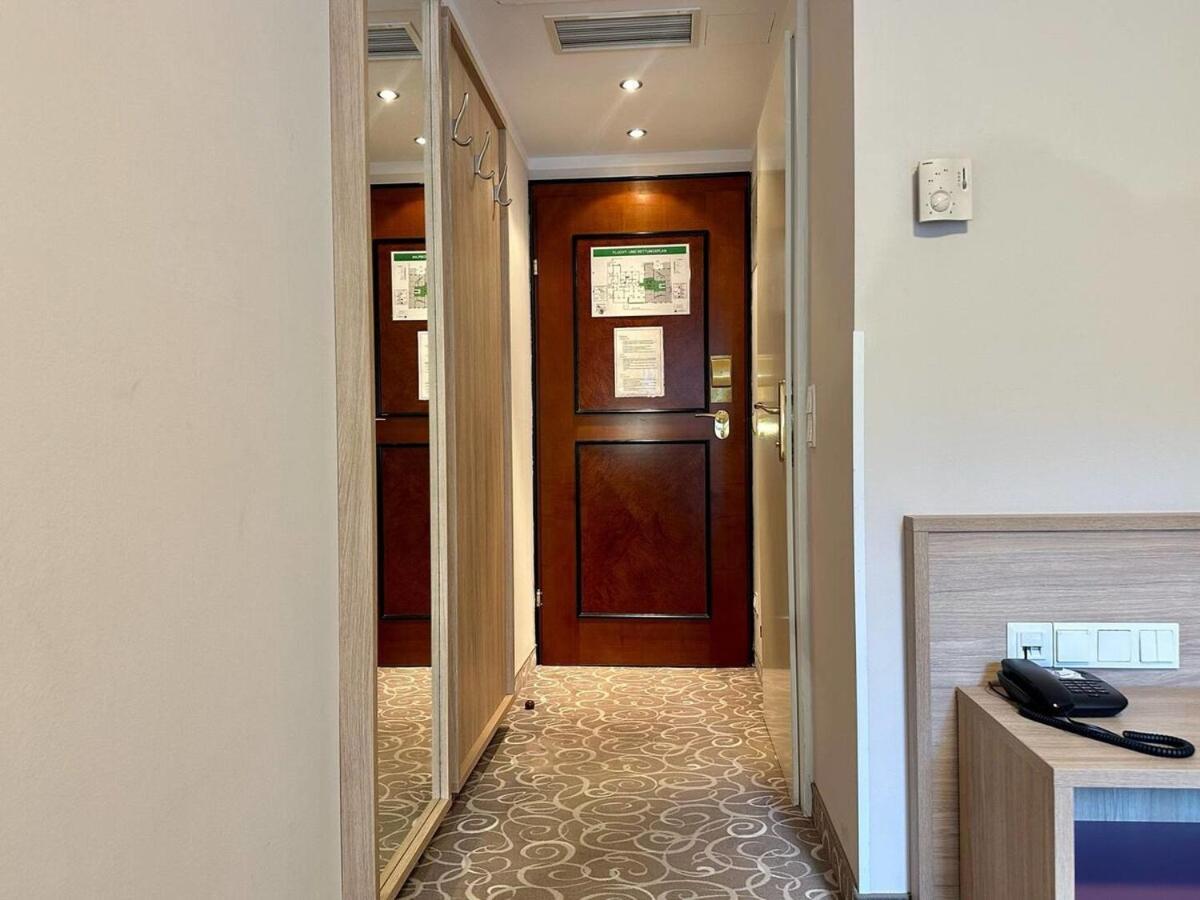 Apartment Hotel Schild I Vienna Forrest I On-Site Parking For 19,90 Eur *