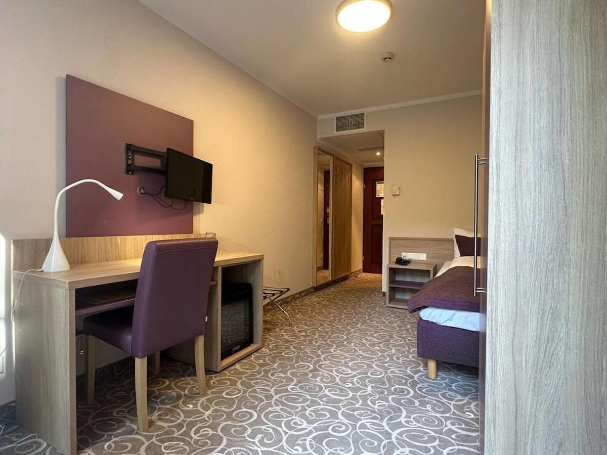 Apartment Hotel Schild I Vienna Forrest I On-Site Parking For 19,90 Eur Wien