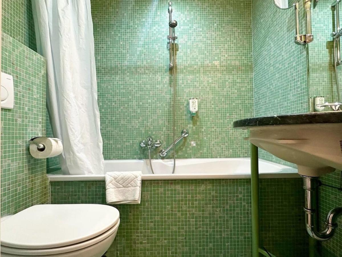 Apartment Hotel Schild I Vienna Forrest I On-Site Parking For 19,90 Eur *