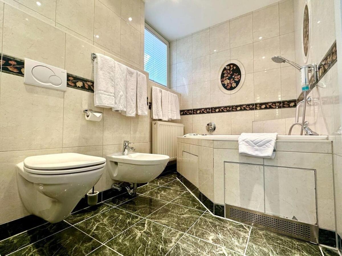 Hotel Schild I Vienna Forrest I On-Site Parking For 19,90 Eur Apartment Wien