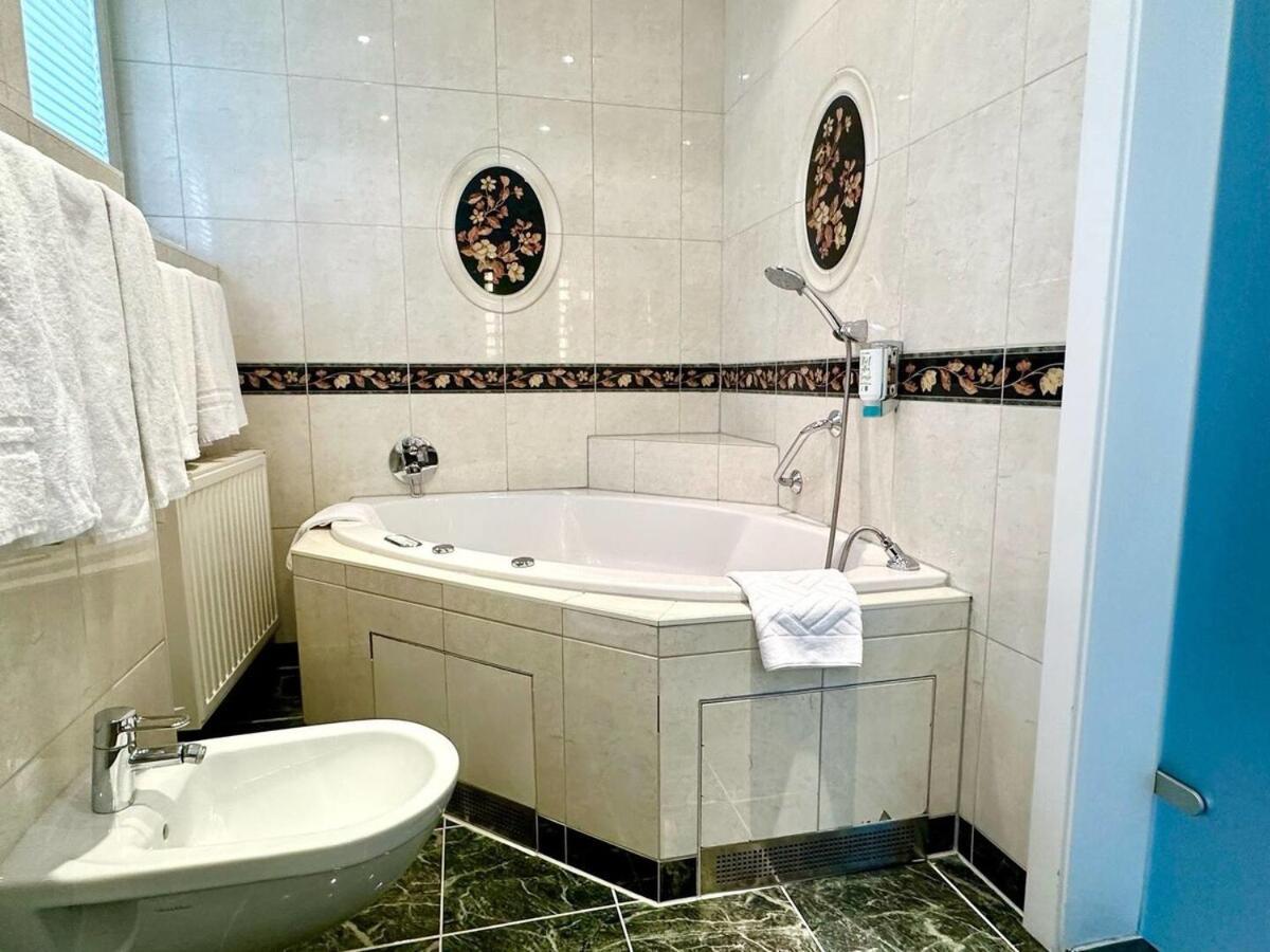 Hotel Schild I Vienna Forrest I On-Site Parking For 19,90 Eur * Wien