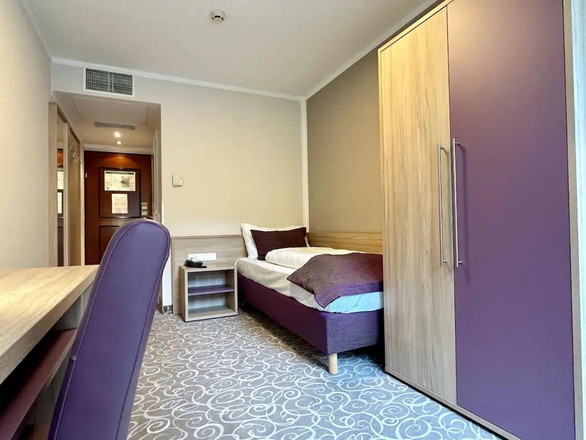 Hotel Schild I Vienna Forrest I On-Site Parking For 19,90 Eur Apartment Wien